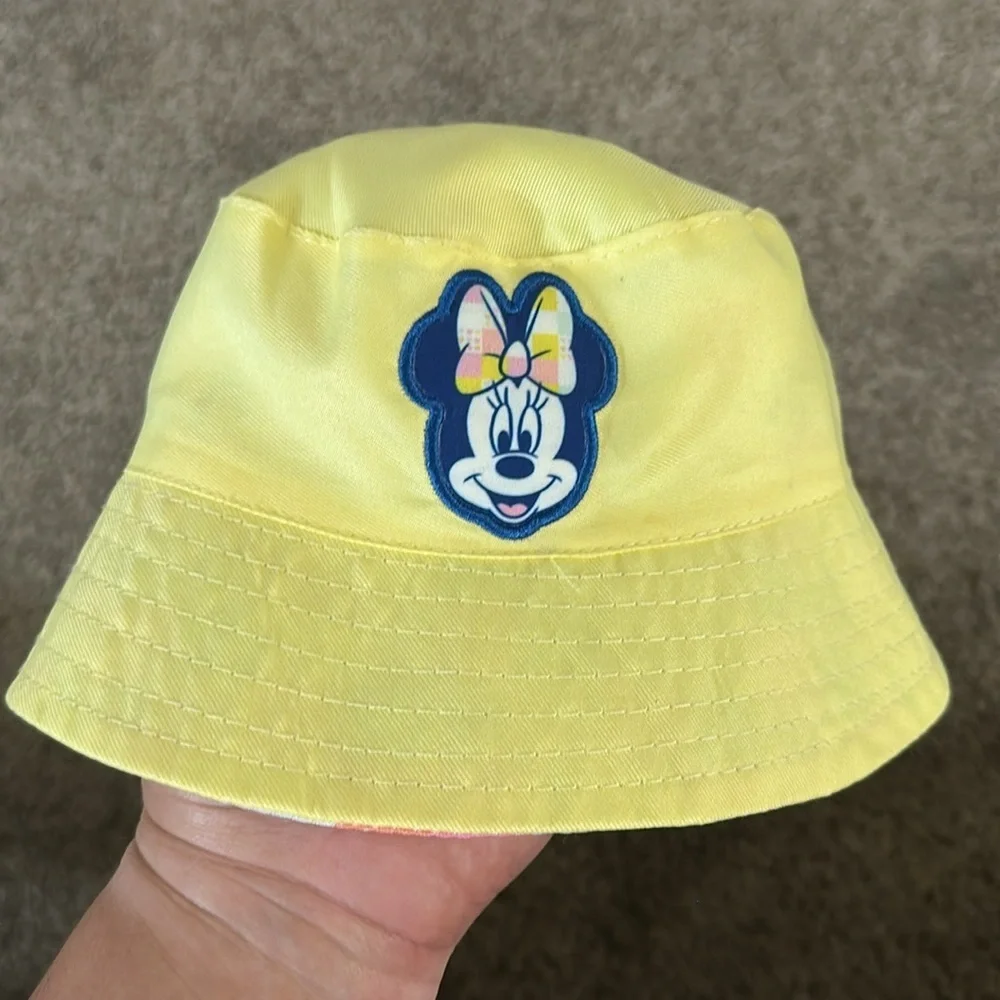 Disney hat and reversible Disney bucket hat. - Picture 8 of 13